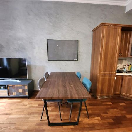 Spacious Apartment 6Min From The Dancing House プラハ エクステリア 写真