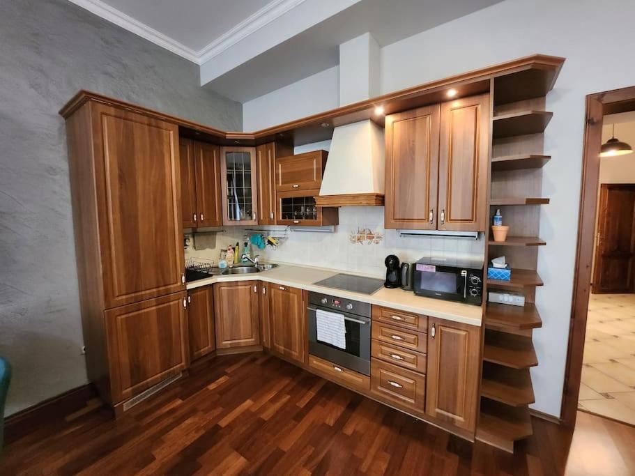 Spacious Apartment 6Min From The Dancing House プラハ エクステリア 写真