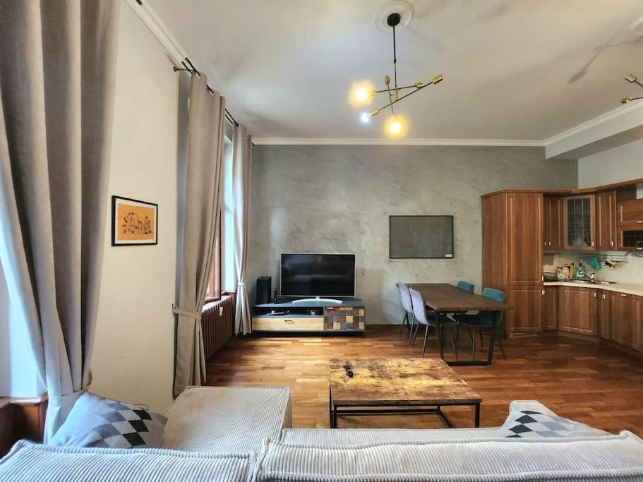 Spacious Apartment 6Min From The Dancing House プラハ エクステリア 写真