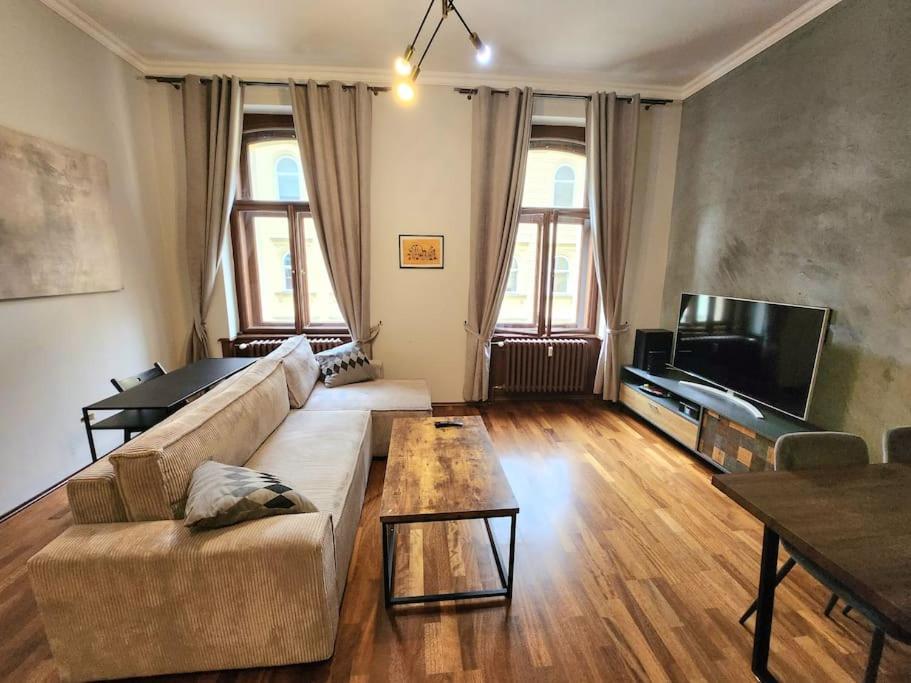 Spacious Apartment 6Min From The Dancing House プラハ エクステリア 写真